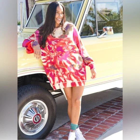 EUC Natural Life Taylor Oversize Sweater, Magenta Tie-Dye, size L/XL - Picture 3 of 9